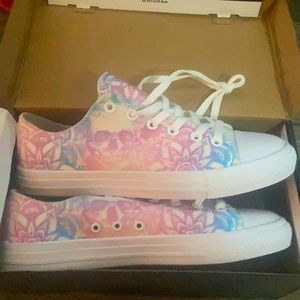 SOLD ON FB MARKETBrand New SkullSneakers 9.5
